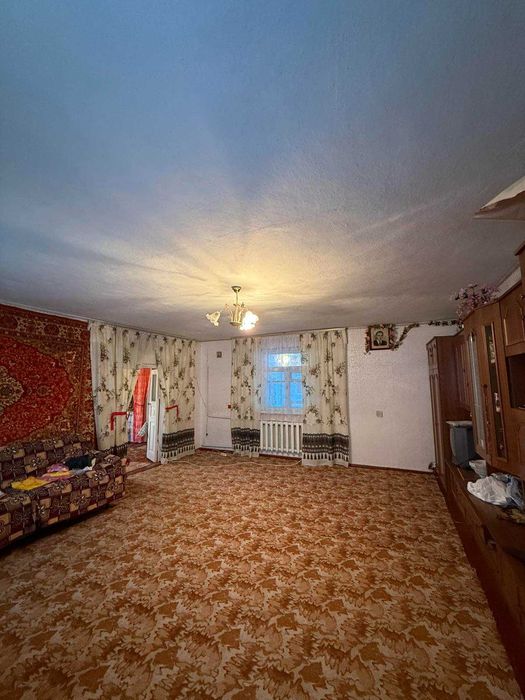 Продаж двох частин будинку на одній земельній ділянці – вул. Стуса