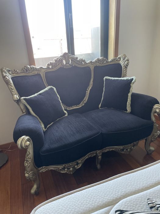 Sofa, cadeirao preto e prateado