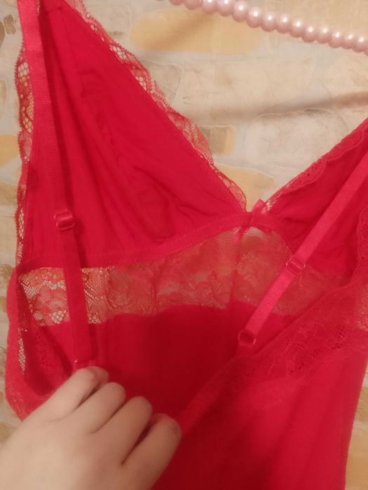 (34/36) (XS/S) Czerwona halka pod sukienkę z Londynu