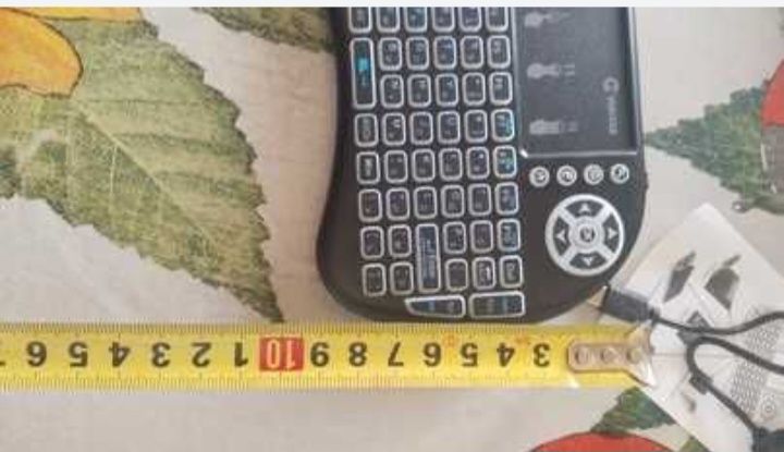 Клавіатура безпровідна.