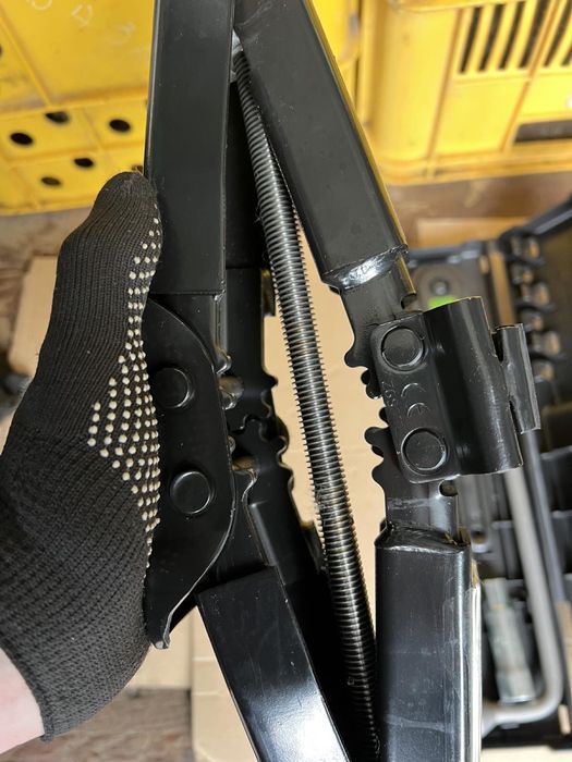 Домкрат мерседес спрінтер А910 комплект з ключами