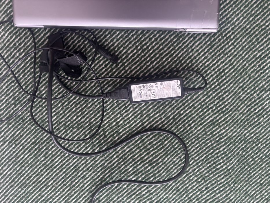 Laptop samsung na czesci / niesprawny