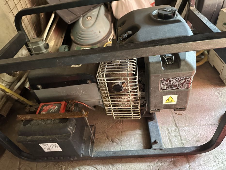 Бензиновый генератор