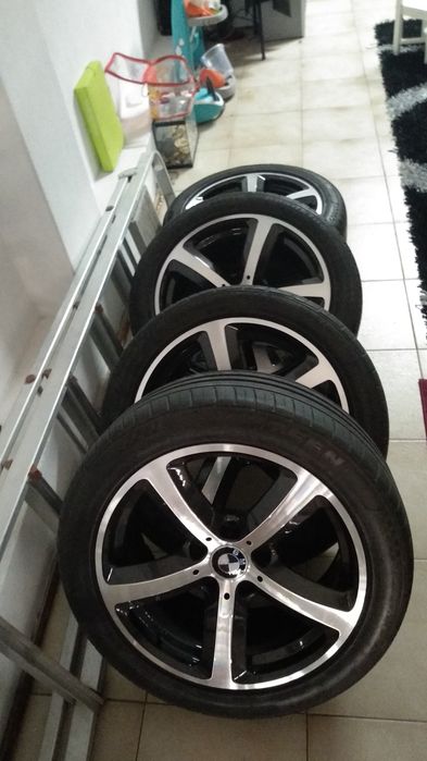 Vendo jantes 17 com pneus em muito bom estado