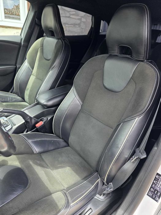 VOLVO V40 D2 2.0 R-DESIGN 12/2015