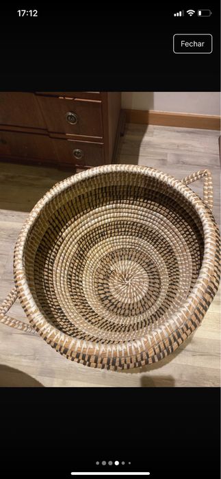 Cesta de palha como nova