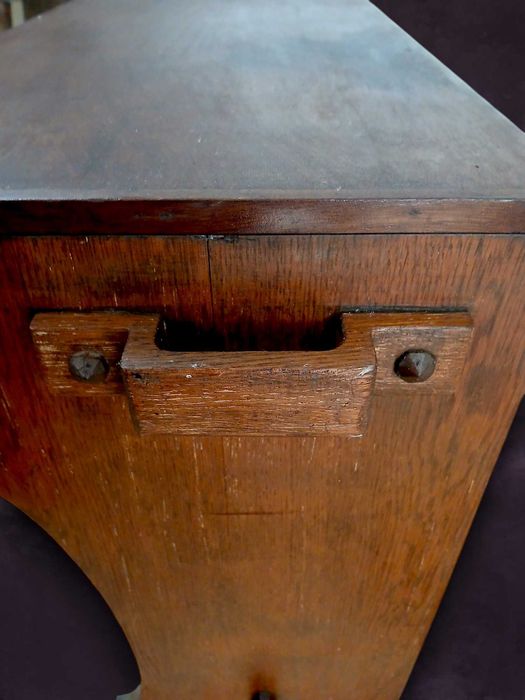 Aparador muito antigo