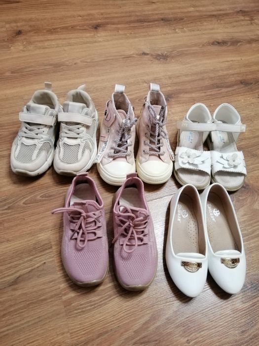 Взуття для дівчинки