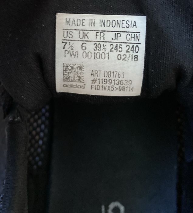 Кросівки ADIDAS.