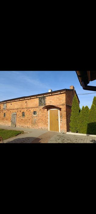 Dom w zabudowie zagrodowej z ziemia rolna i las