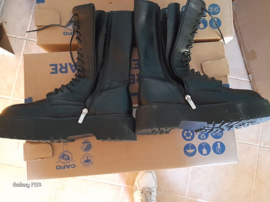Botas de fecho cor preta