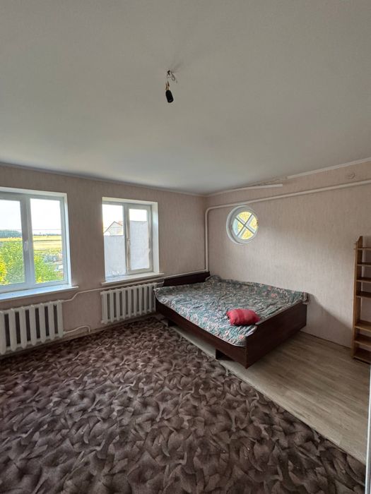 Продаю добротний заміський будинок в мальовничому місці