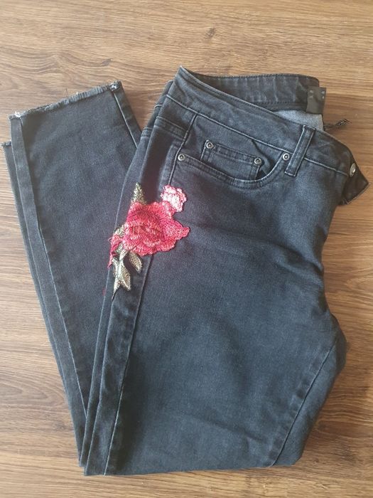 Jeansy czarne haftowane róże 40 L XL spodnie damskie