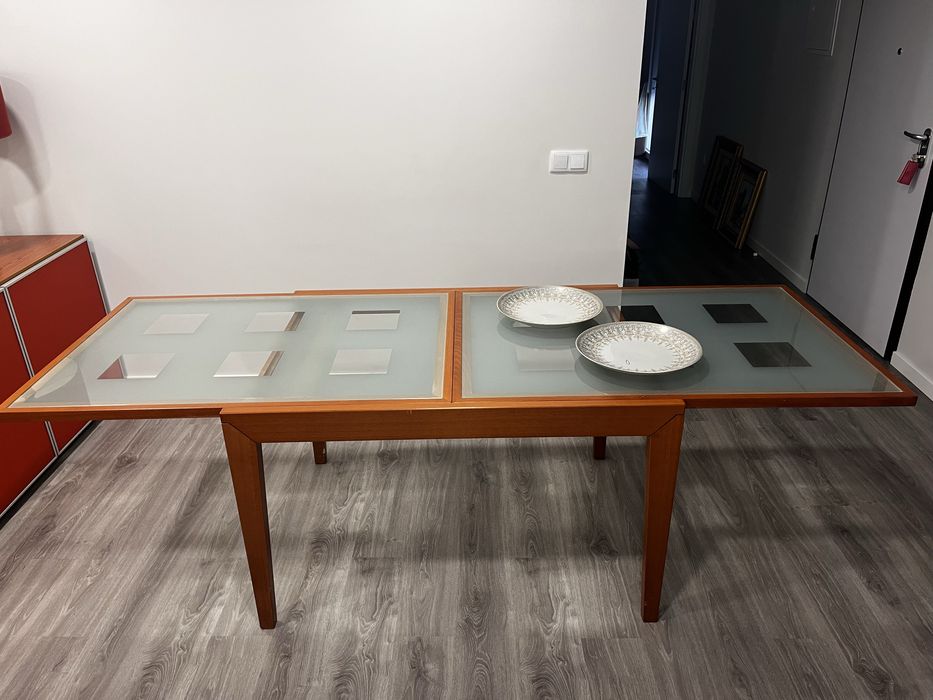 Mesa de jantar extensivel com 2m40 aberta em otimo estado