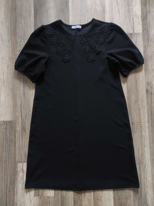 Sukienka z koronkowym kołnierzykiem mała czarna Reserved xs