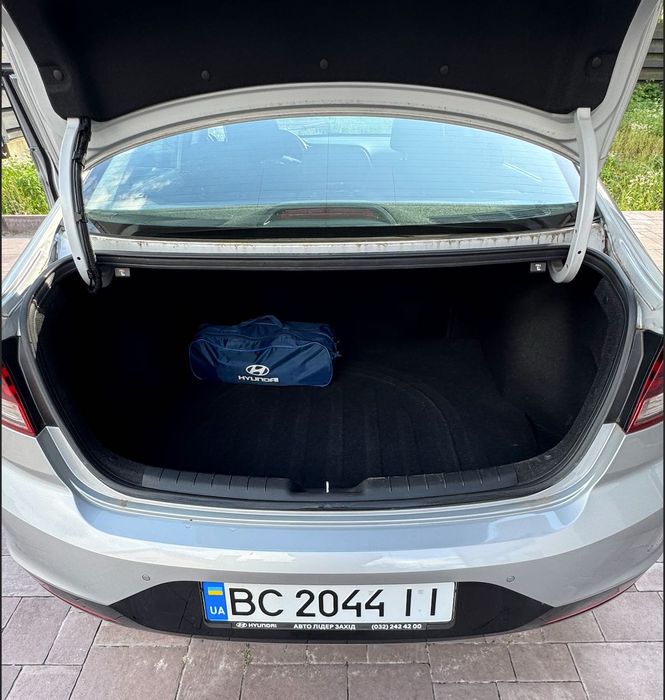 Автомобіль Hyundai Elantra 1.6 2019 рік