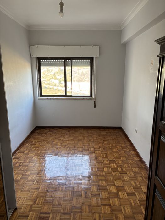 T2 com boas areas e vista desafogada