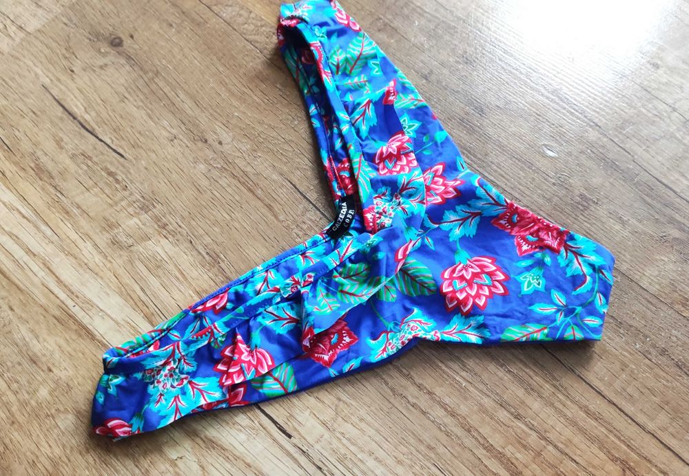 Calzedonia dół bikini majtki brazyliany M falbanka niebieski kostium