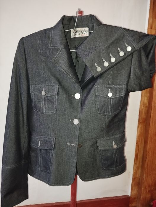 Пиджак женский приталенный