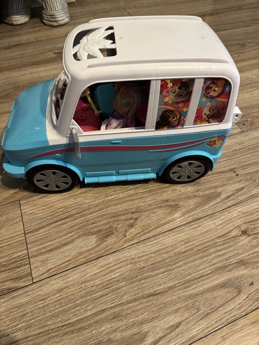 Samochud Balbi z zabawkami