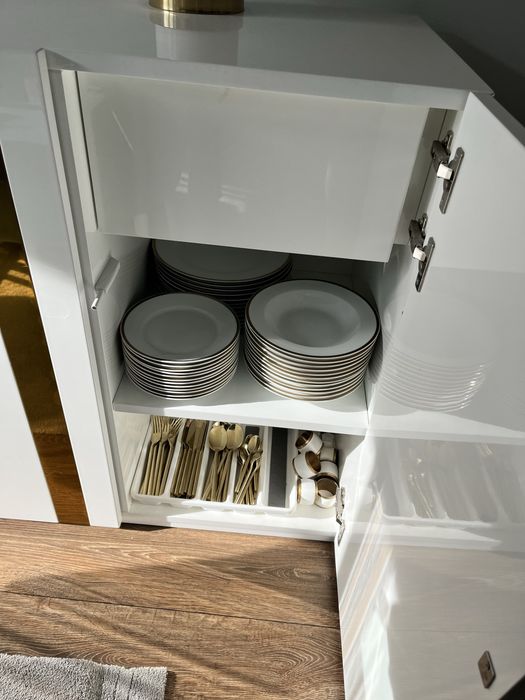 Aparador branco e dourado interdesign