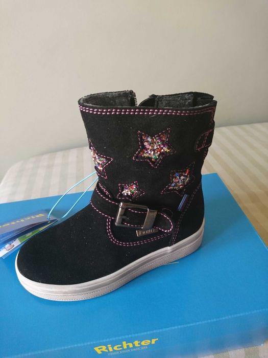 Botas de camurça Richter.Novos em caixa.Tam.25.