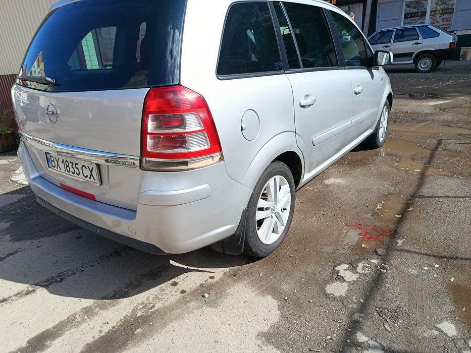Продам Опель Зафіру.