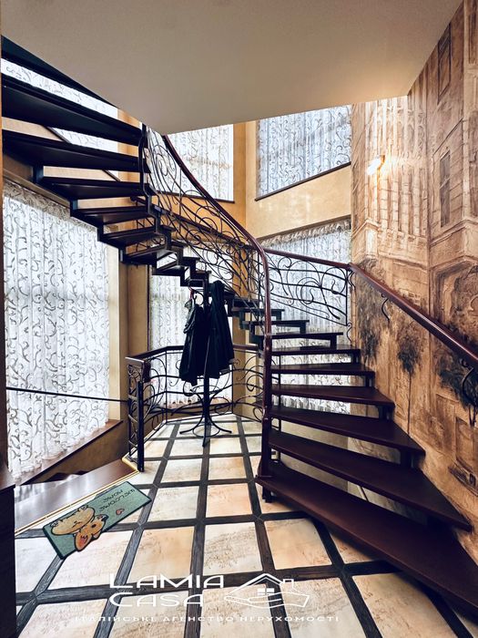 VIP будинок біля парку , в топовій локаціі