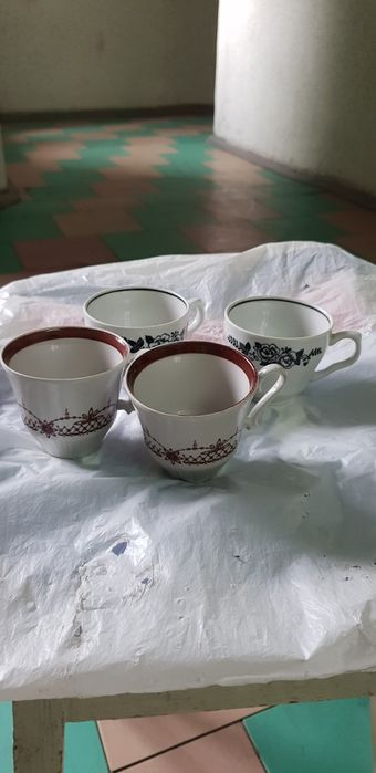 Продам чашки в отличном состоянии цена за 4шт.