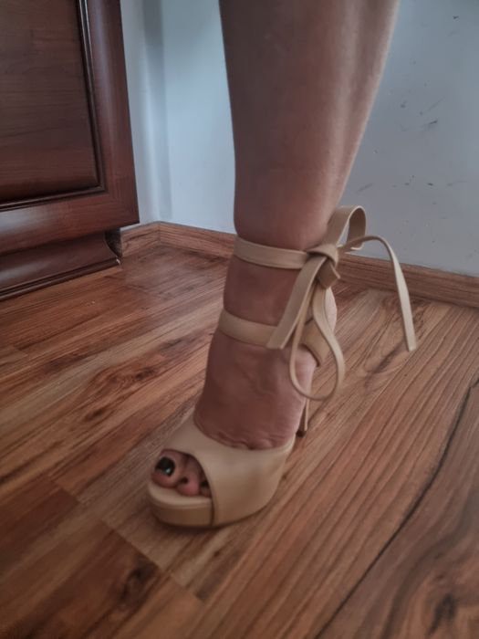 Buty Guess rozmiar 36