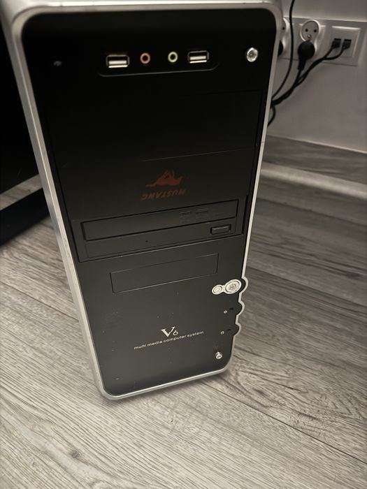 Komputer stacjonarny: Xeon 1240V2 (i7 3770), 16GB DDR3, GTX 1050TI 4GB, SSD512GB, HDD250gb