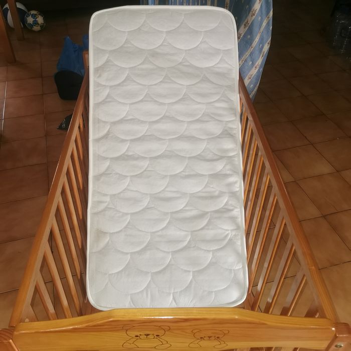 Cama de bebé + colchão