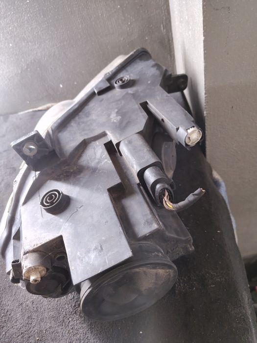 Lampa przód prawa volkswagen passat B6