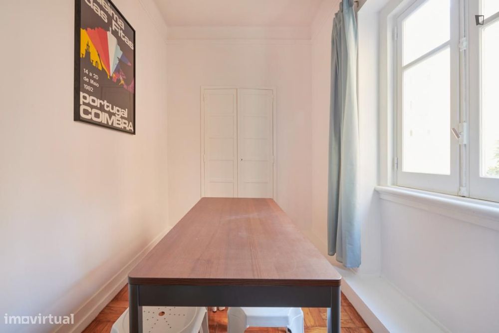 Quarto - localizado em Marquês de Pombal Lisbon