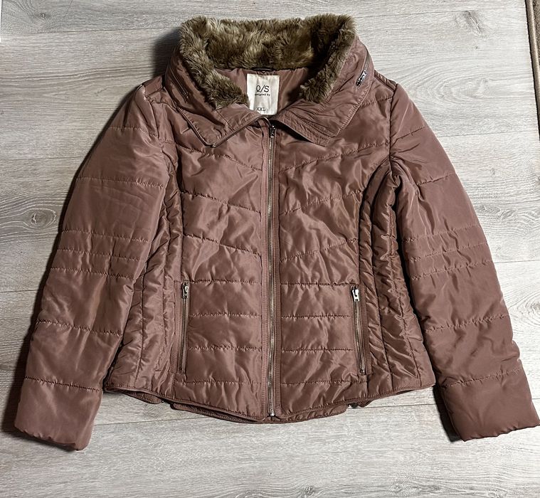 Пудрова куртка з хутром