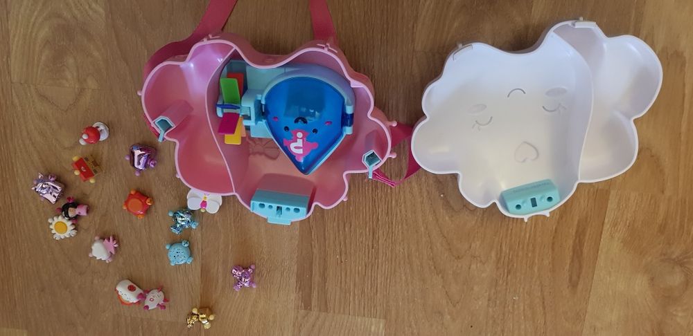 Vendo wizies mala nuvem com 16 figuras, como nova