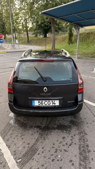 Vendo Renault Megane Break (carrinha) de Abril de 2006, com 263.192 km. Viatura nacional, muito económica e espaçosa para o dia a dia.