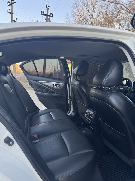 Infiniti q50 AWD 3,7