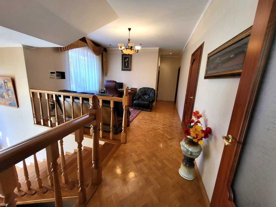 Продажа 2-х эт. дома на НАБЕРЕЖНОЙ, цена снижена на 50%, торг возможен