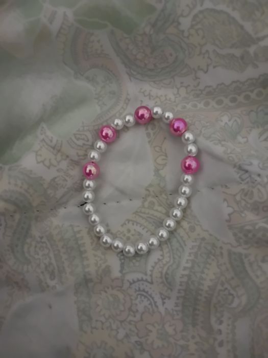 Pulseira de perolas branca e rosa