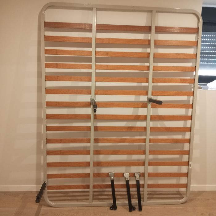 Vende.se estrado de cama de casal com medida 1.40*1.90 cm