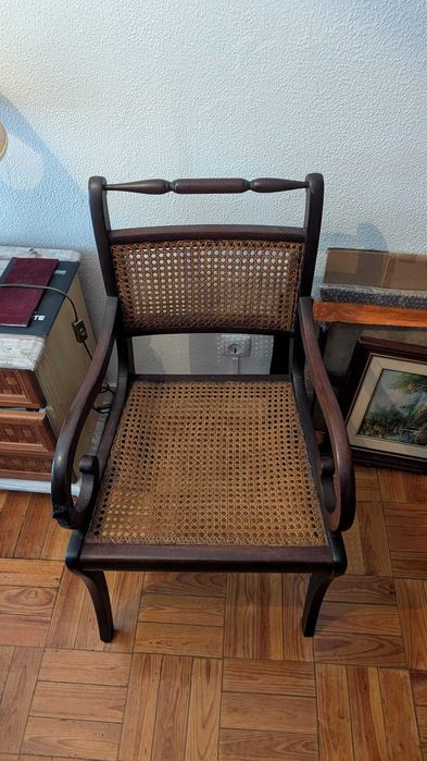 cadeirão em madeira