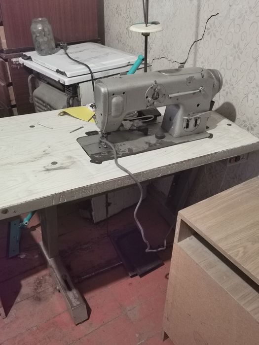 Німецька швейна машинка altin 8332