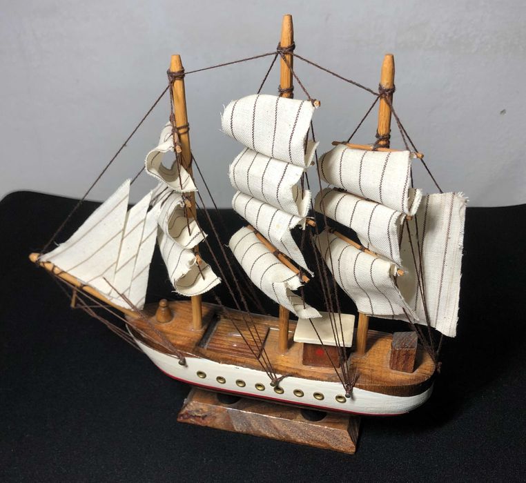 Żaglowiec drewniany