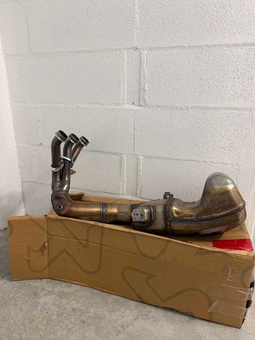 Yamaha Tracer 9 GT 2025 – Escape OEM Completo