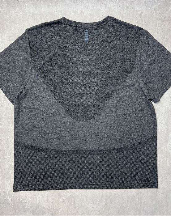 Футболки Under Armour UA SEAMLESS STRIDE SS