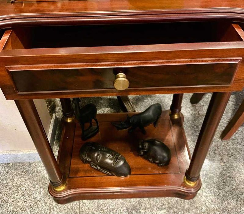 Mesa de apoio em Mogno