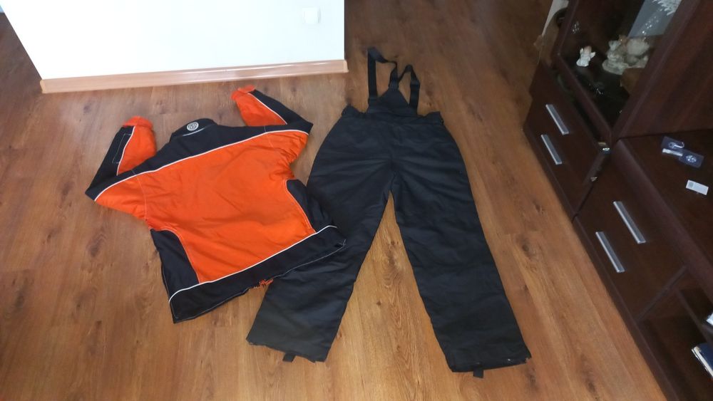 Сноуборд ,лыжный костюм Xl,на 175см