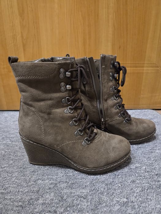 Buty ocieplone na koturnie 38