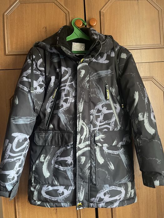 Зимова куртка для хлопця на р. 146см